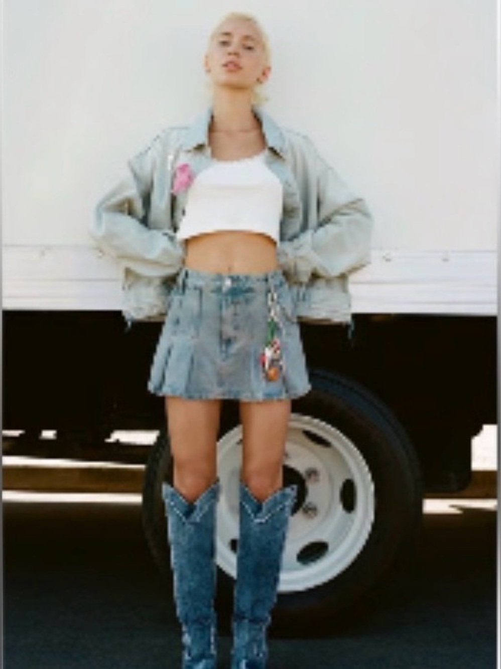 Zara Oversized Cropped Distressed Denim Jacket Light Wash Size Small